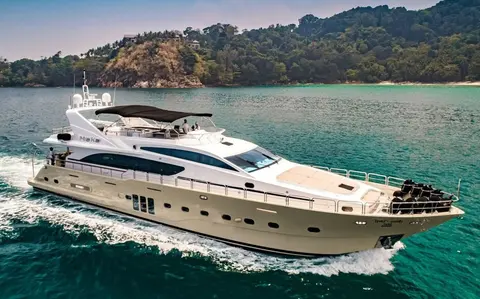 Mia Kai Yacht Charter, photograph 3
