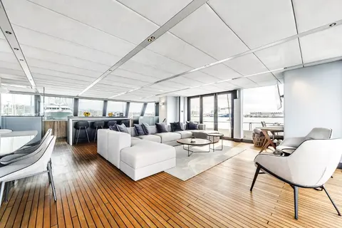 Midori Yacht Charter, photograph 12