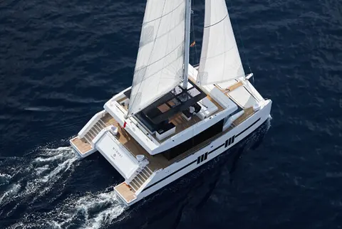 Midori Yacht Charter, photograph 2