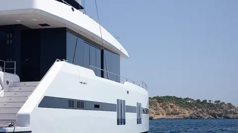 Midori Yacht Charter, photograph 7