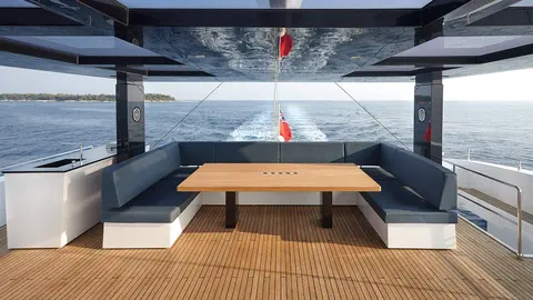 Midori Yacht Charter, photograph 8