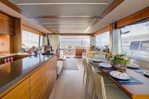Mikel Angelo Yacht Charter, photograph 4