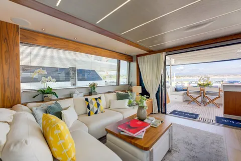 Mikel Angelo Yacht Charter, photograph 6