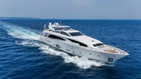 Millesime Yacht Charter, photograph 4
