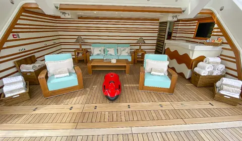 Mimtee Yacht Charter, photograph 4