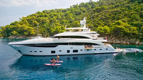 Mirage IV Yacht Charter, photograph 10