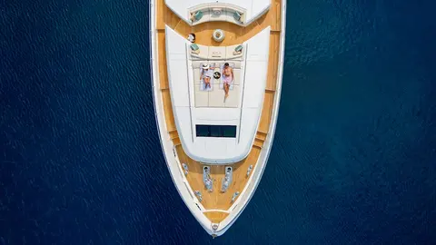 Mirage IV Yacht Charter, photograph 11