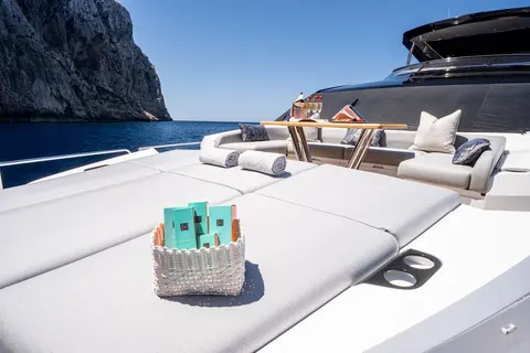 Moonlight Yacht Charter, photograph 12