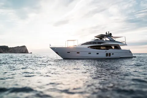 Moonshot Yacht Charter, photograph 3