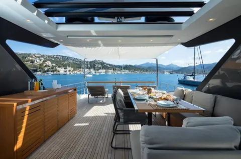 Moonshot Yacht Charter, photograph 9