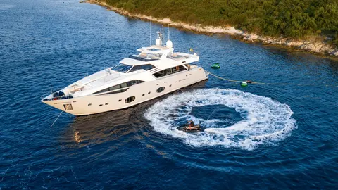Morning Star III Yacht Charter, photograph 3