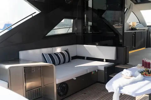 Morrigan Yacht Charter in Dubai, photograph 9