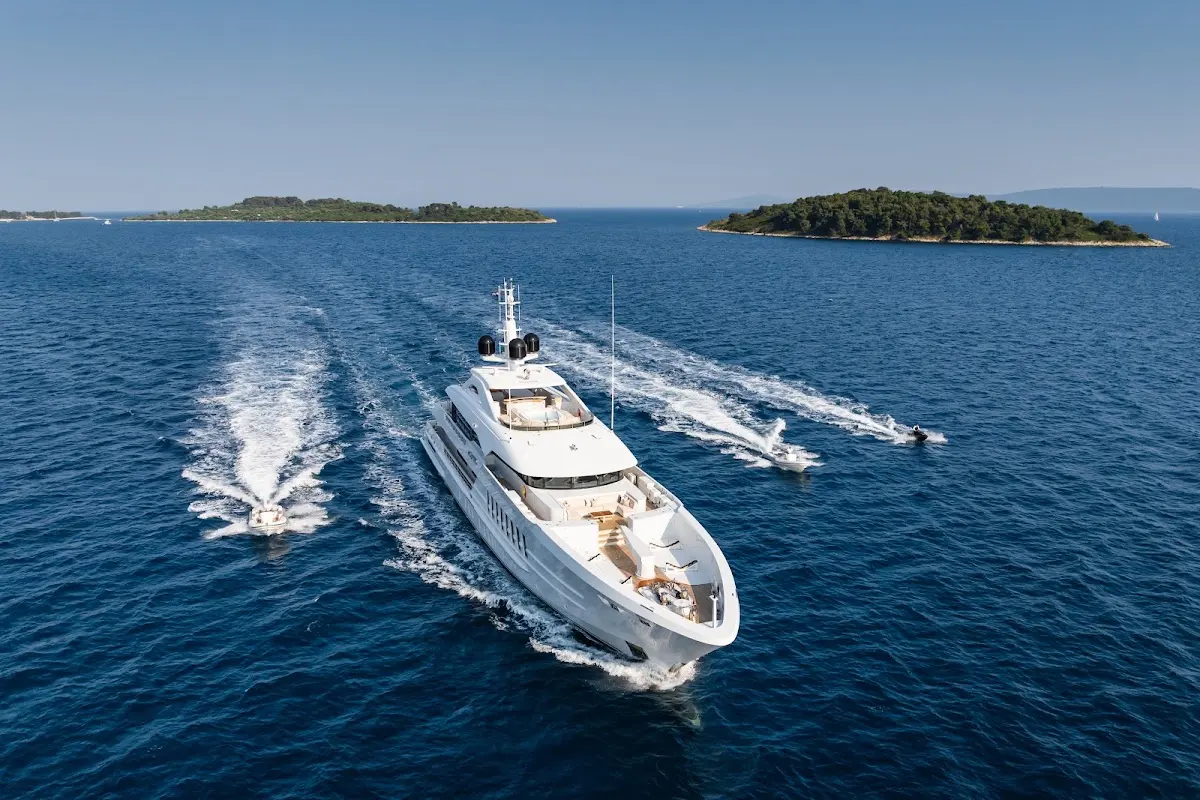 Moskito Yacht Charter
