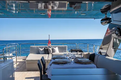 Mozz II Yacht Charter, photograph 11