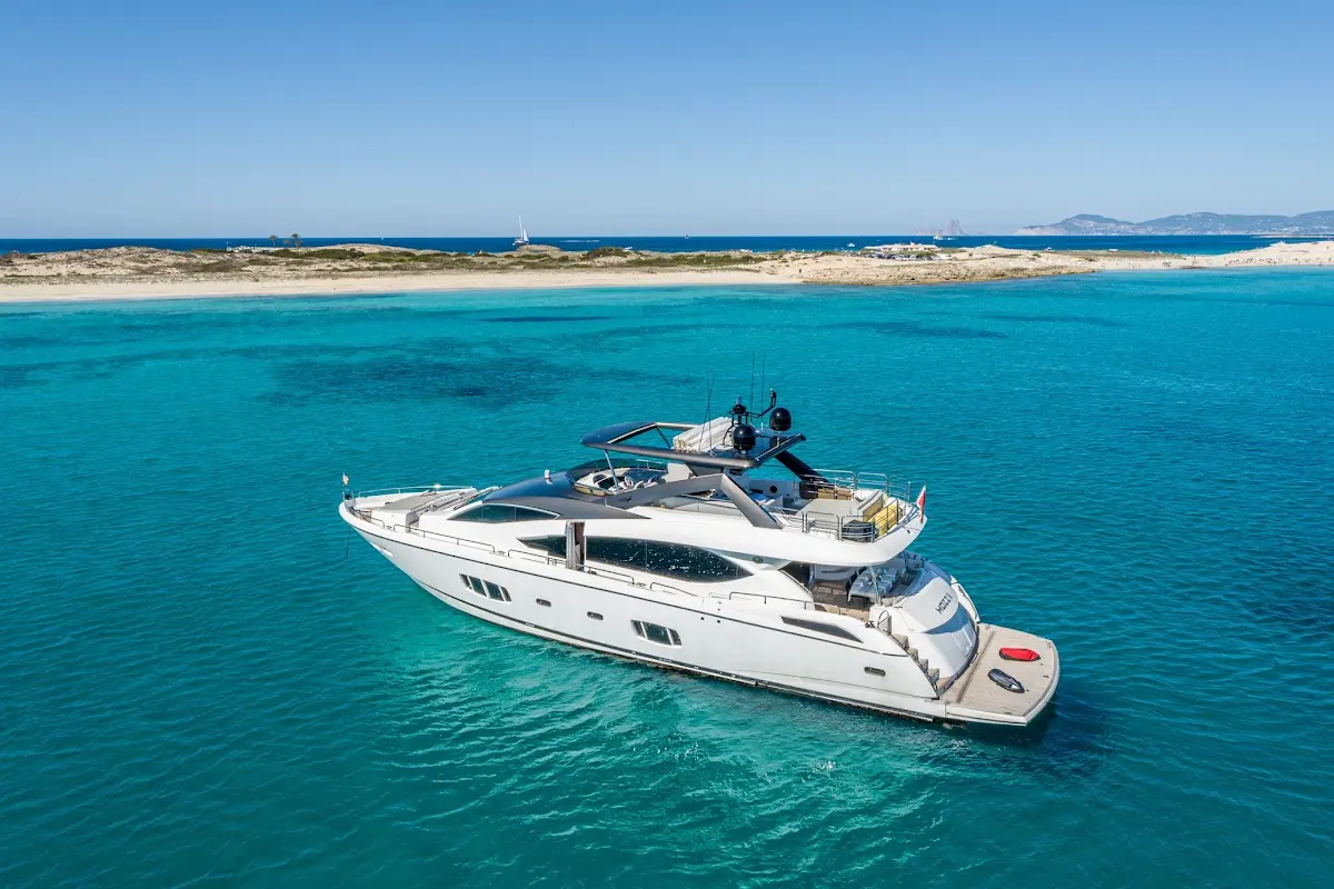 Mozz II Yacht Charter