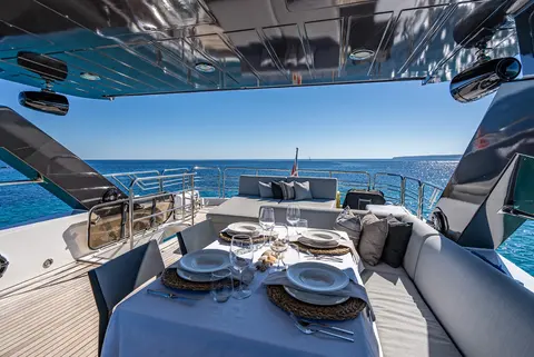 Mozz II Yacht Charter, photograph 9