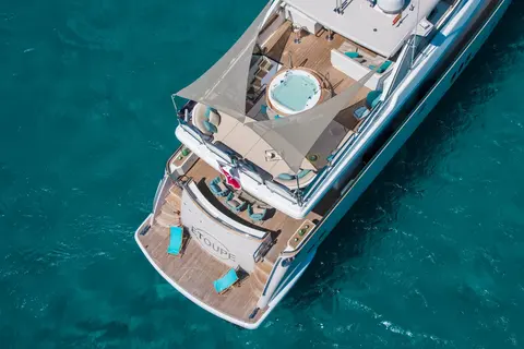 Mr & Mrs Smith Yacht Charter in Dubai, photograph 4