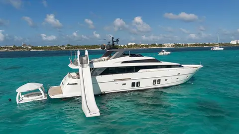 Muma Yacht Charter, photograph 2