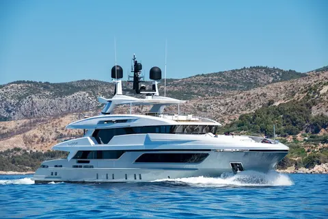 MY Mayva Yacht Charter, photograph 2