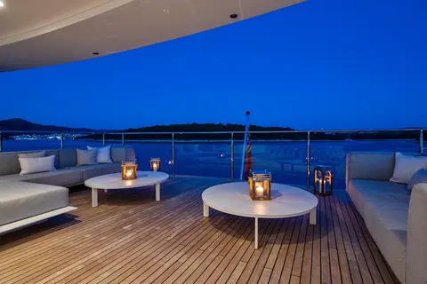 MY Mayva Yacht Charter, photograph 9