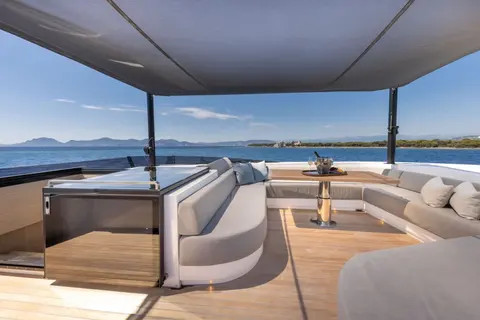 MY Uilia Yacht Charter, photograph 10