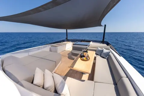 MY Uilia Yacht Charter, photograph 11
