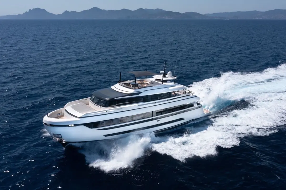 MY Uilia Yacht Charter