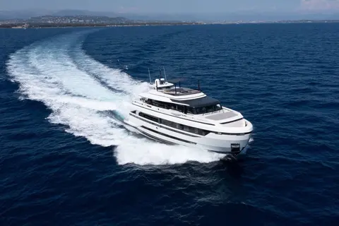 MY Uilia Yacht Charter, photograph 2