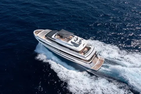 MY Uilia Yacht Charter, photograph 3