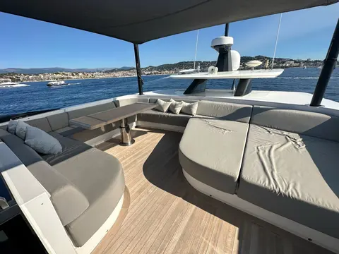 MY Uilia Yacht Charter, photograph 8