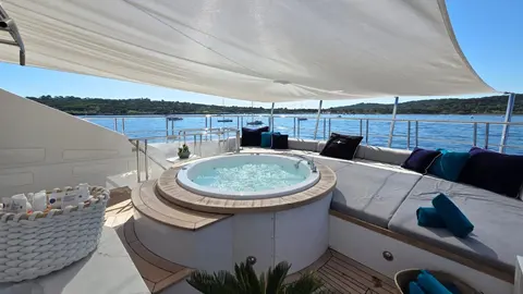 MY Way V Yacht Charter, photograph 7