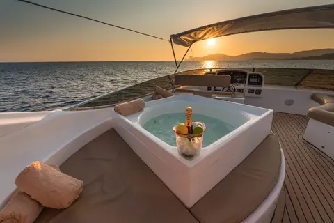 Nephenta Yacht Charter, photograph 10