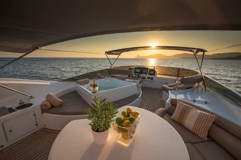 Nephenta Yacht Charter, photograph 11