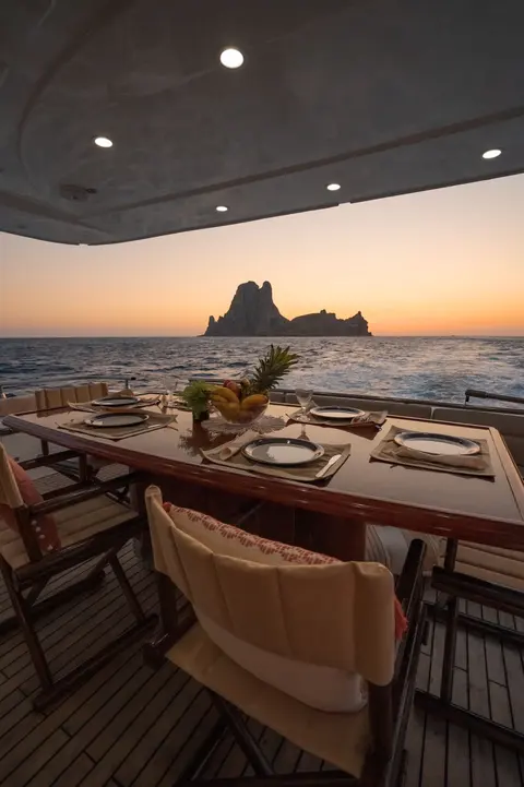 Nephenta Yacht Charter, photograph 12