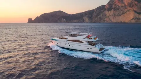 Nephenta Yacht Charter, photograph 5