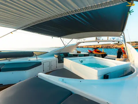 Nephenta Yacht Charter, photograph 8