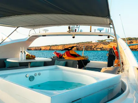 Nephenta Yacht Charter, photograph 9