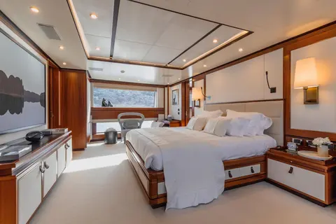 New Waves Yacht Charter, photograph 10