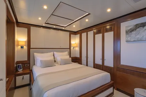 New Waves Yacht Charter, photograph 12