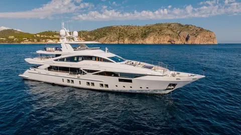 New Waves Yacht Charter, photograph 2