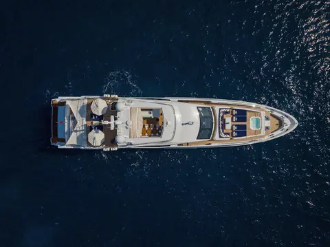 New Waves Yacht Charter, photograph 4