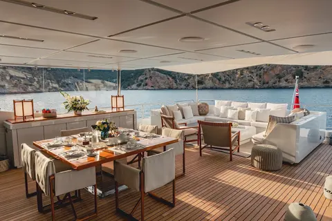 New Waves Yacht Charter, photograph 8