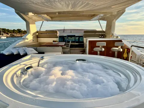 Niko III Yacht Charter, photograph 12