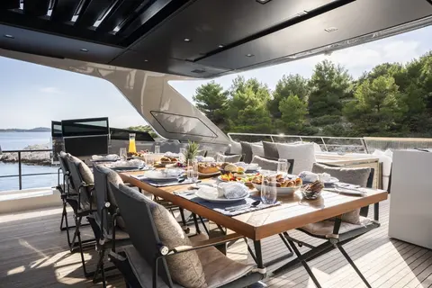 Noor II Yacht Charter, photograph 3