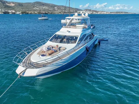Not Dead Yet Yacht Charter, photograph 10