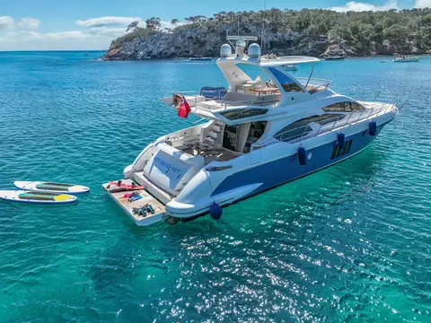 Not Dead Yet Yacht Charter, photograph 2