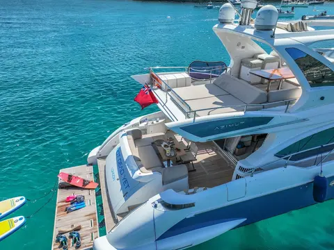 Not Dead Yet Yacht Charter, photograph 3