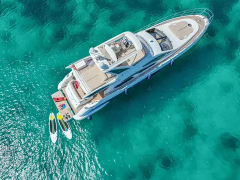 Not Dead Yet Yacht Charter, photograph 4