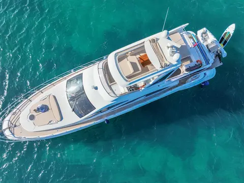 Not Dead Yet Yacht Charter, photograph 5
