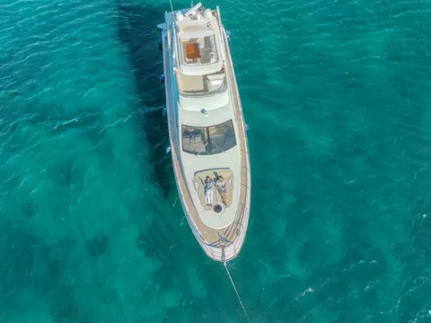 Not Dead Yet Yacht Charter, photograph 6
